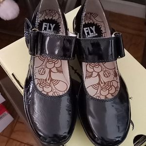 Fly London sz37 Yag. Black patent